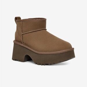 NWT UGG
Classic ultra Mini New Heights IN hickory
